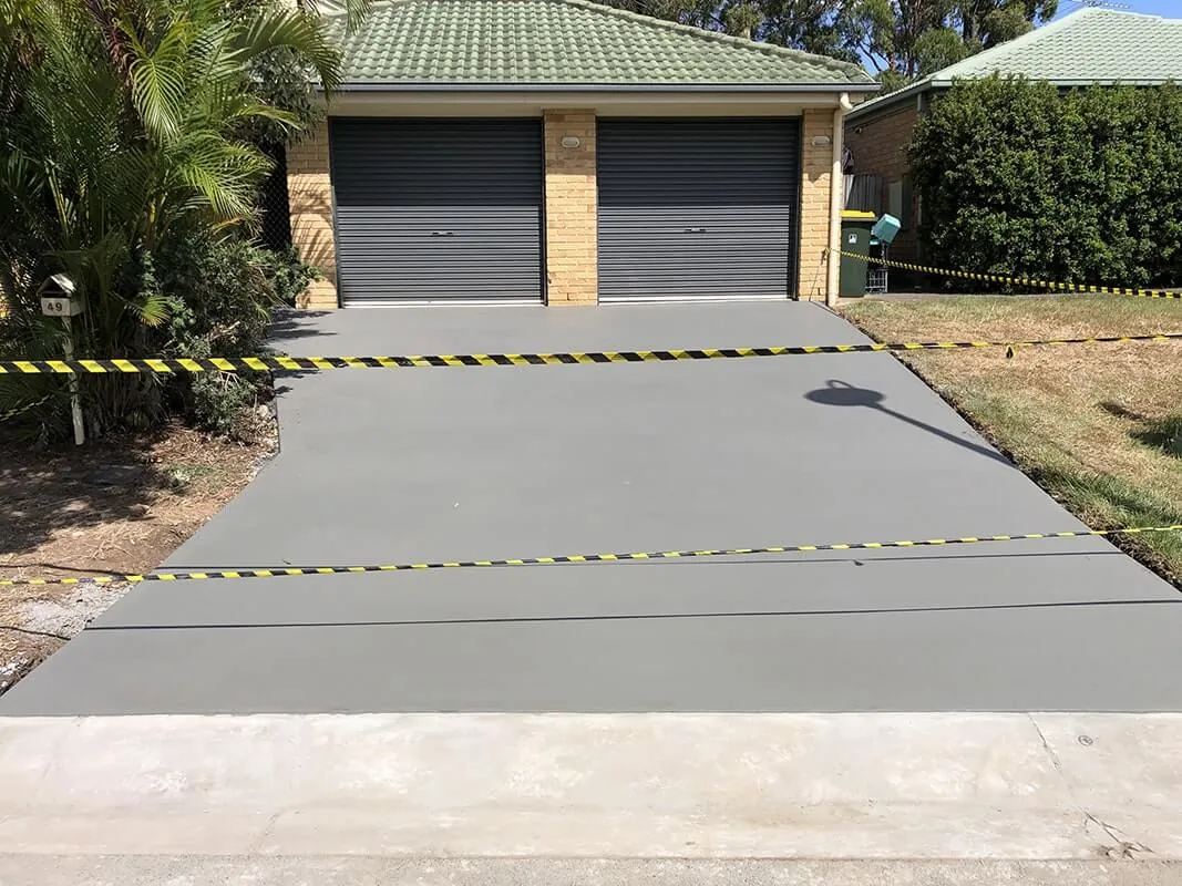 Modern Driveway - Decorative concrete driveway with custom patterns and finishes for residential property